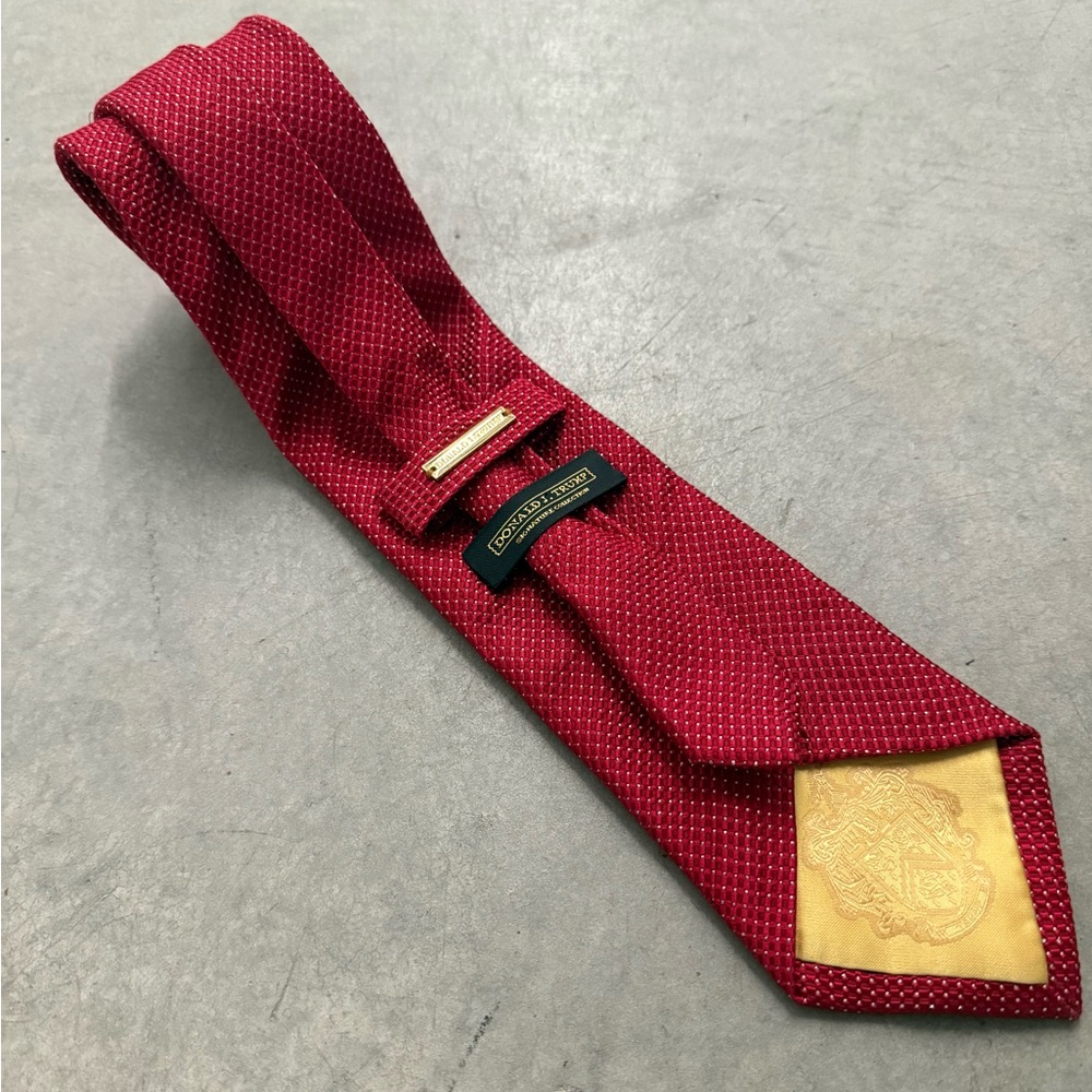 Donald J Trump Signature Collection Red MetallicSilver  100% Silk Men’s Neck Tie